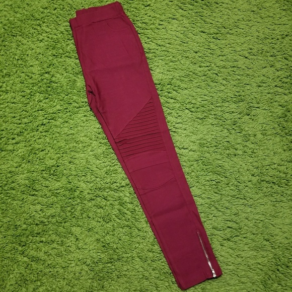 ~SOLD~🔥 NWT Wine Moto Jeggings 🔥 - Picture 4 of 5